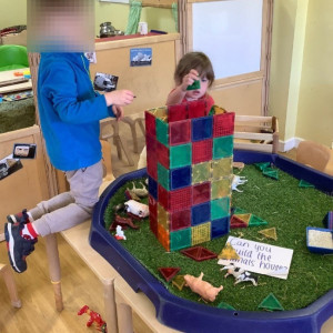 Children with building blocks 
