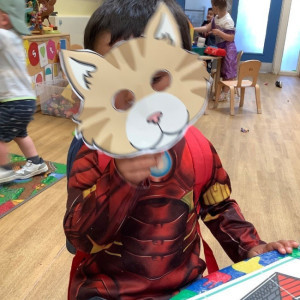 Child with a cat mask. 