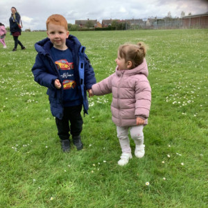 Children picking daisy's