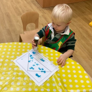  Child doing crafts