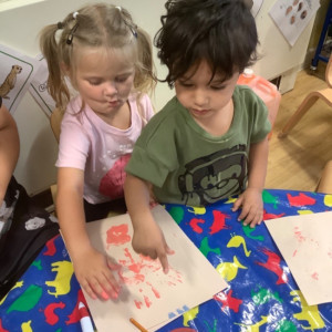 Children painting 