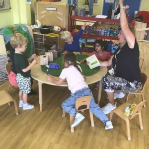children reading 