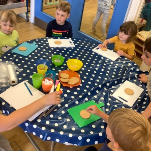 Children decorating biscuits 