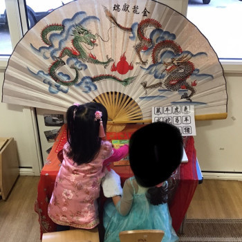 Children finding out about Chinese new year