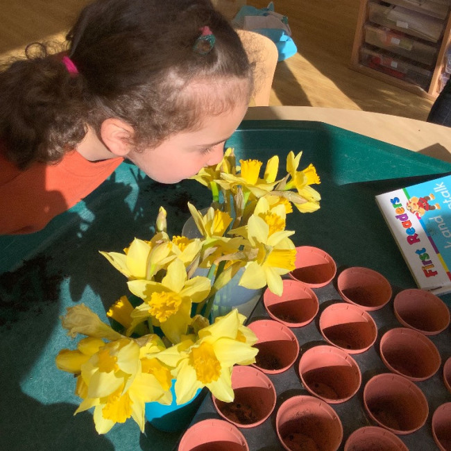 children planting seeds