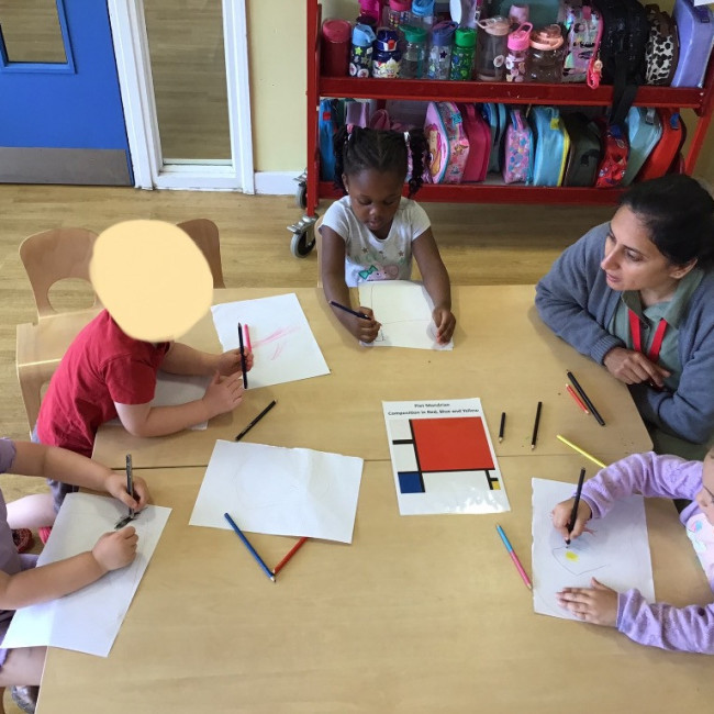Children drawing 