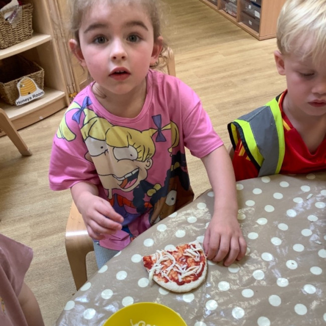 Child making pizza