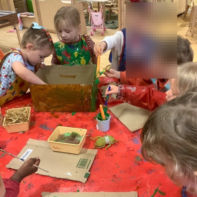 Children painting 