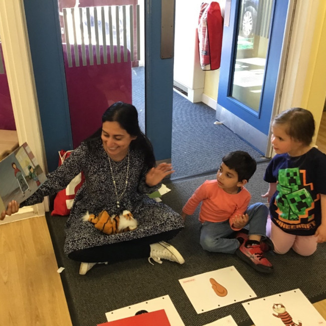 Children reading books. 