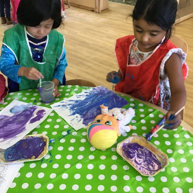 Children painting 